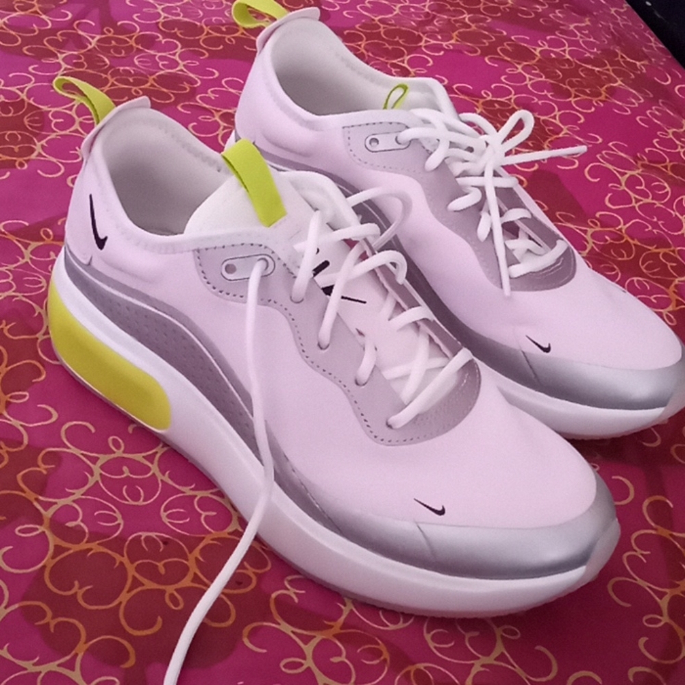 Shoes - Picture 4 of 4
